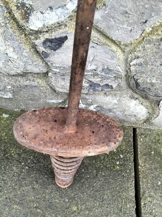 Saltador juguete antiguo