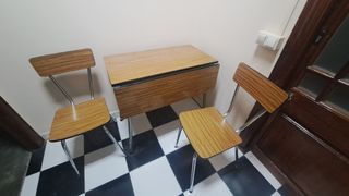 Mesa plegable y sillas