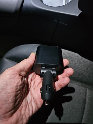 Cargador móvil de coche retráctil