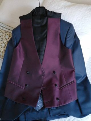 OPORTUNIDAD!! Traje de ceremonia.SE REGALA CHALECO