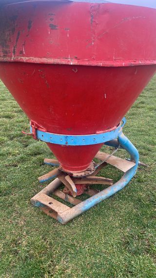 ABONADORA AGUIRRE 800 kg