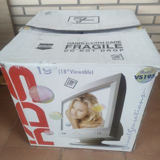ORDENADOR SOBREMESA, MONITOR Y ALTAVOCES