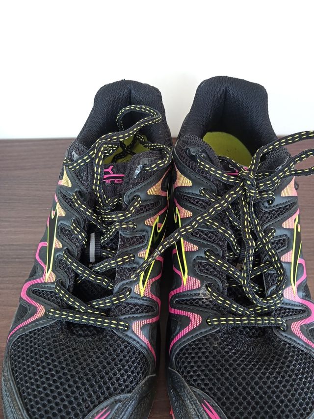 Zapatillas trail running. Joma T37.