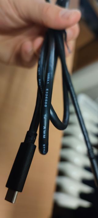 Cable tipo C 180 cm - marca Amphenol 