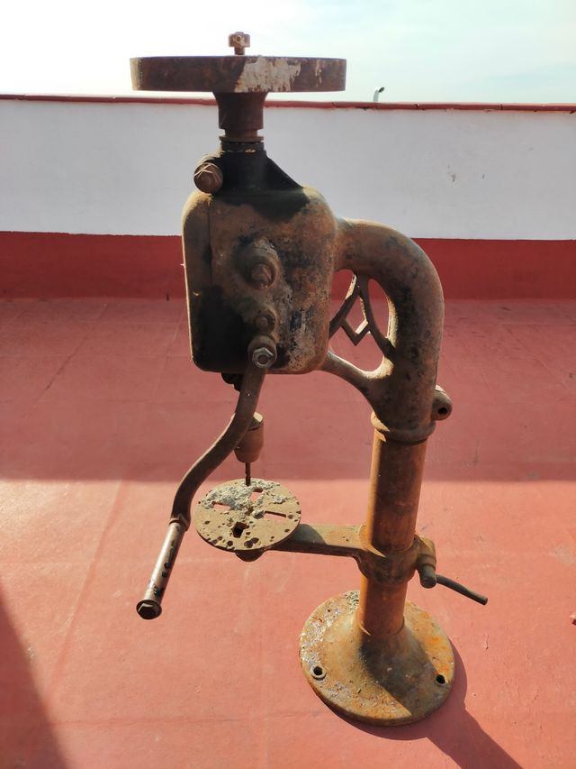 Taladro vertical manual