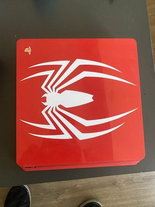 Playstaton 4 slim 1 TB edición Spider-man 5 juegos