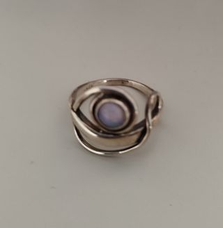 Anillo de plata y piedra de luna