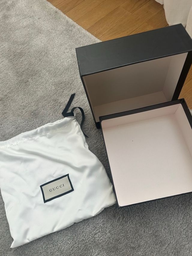 Caja Gucci y Bolsa