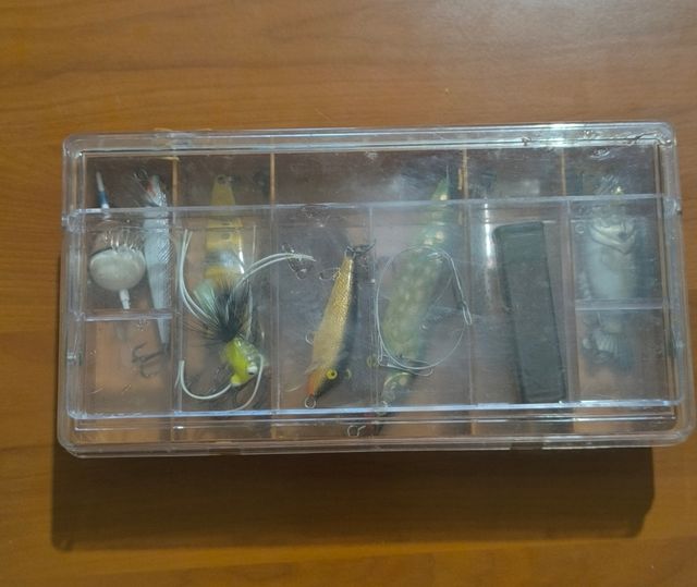 Box con esche artificiali