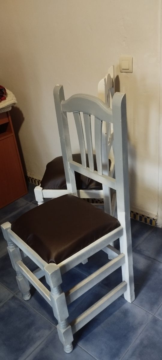 Lote 2 sillas rústicas