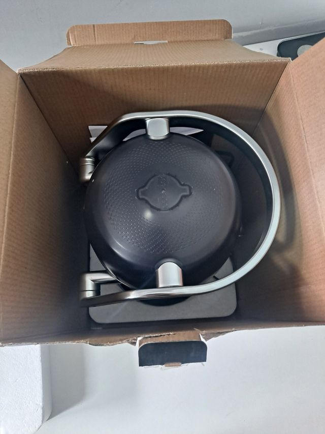 Exprimidor de zumos compacto y eficiente Cecotec