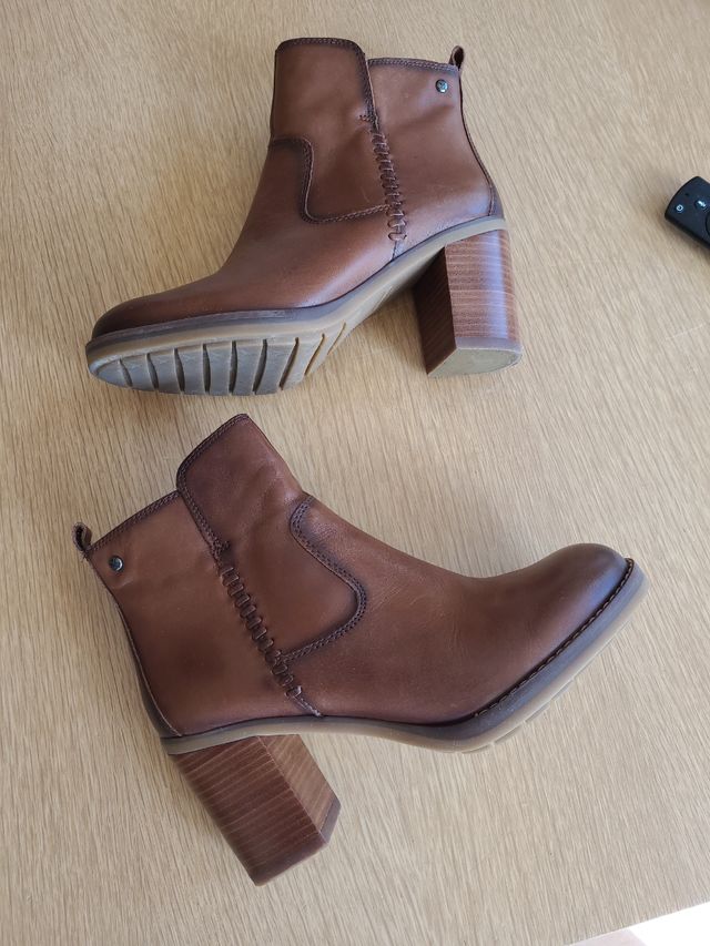 Botines marrones de tacón Pikolinos