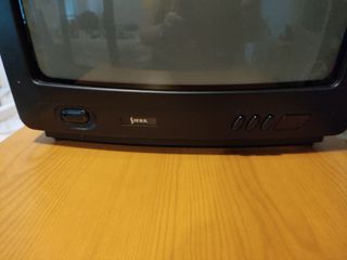 Televisión Siera de 14"con mando a distancia