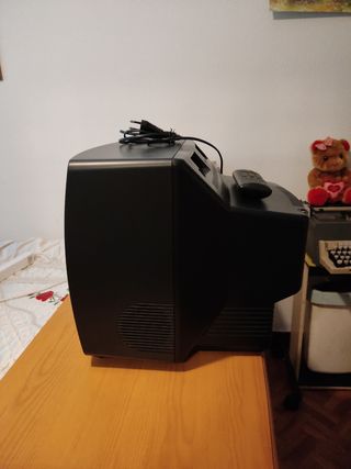 Televisión Siera de 14"con mando a distancia