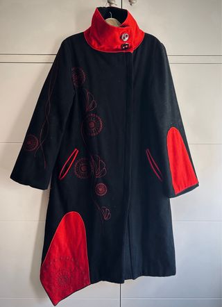 Abrigo rojo y negro paño y forro 