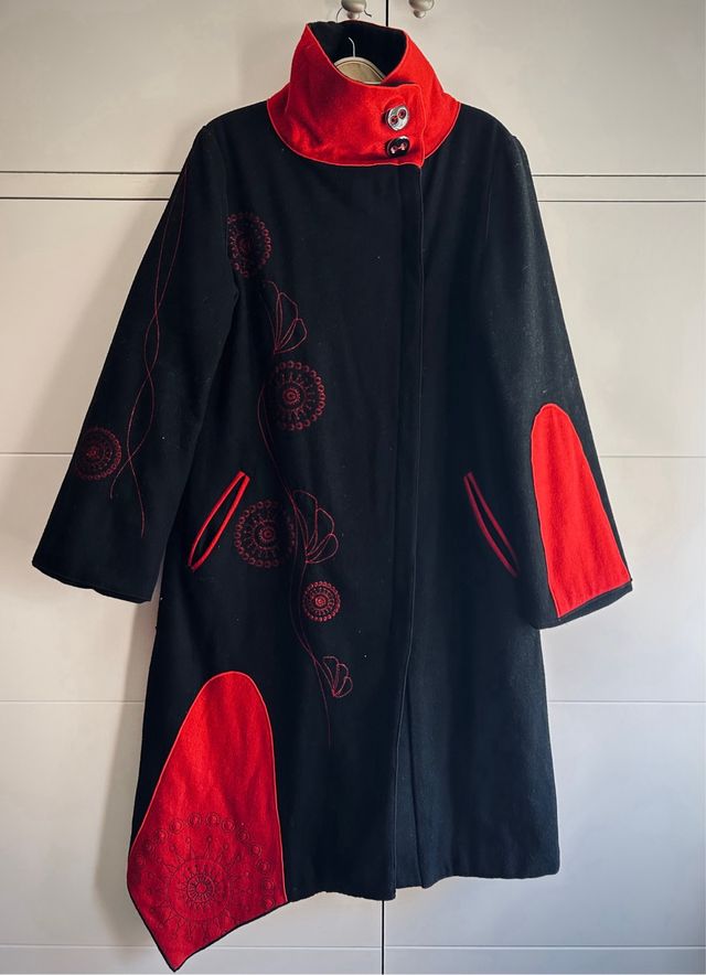 Abrigo rojo y negro paño y forro