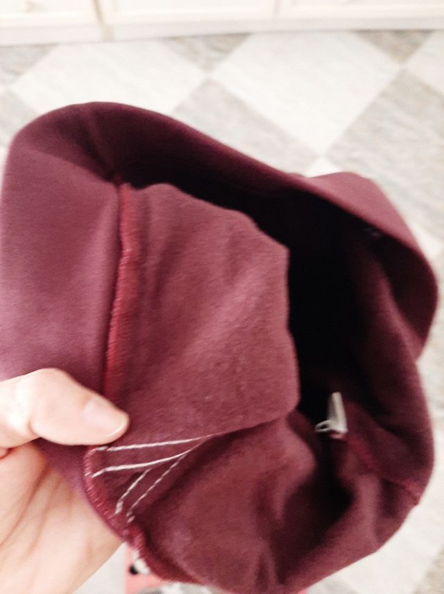 Pitillo burdeos con rayas a los lados