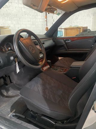 Mercedes-Benz E320 1999