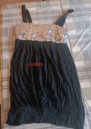 Vendo 9 vestidos y 1 chaqueta .