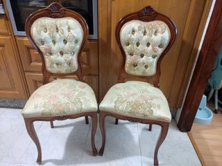 Sillas antiguas de madera