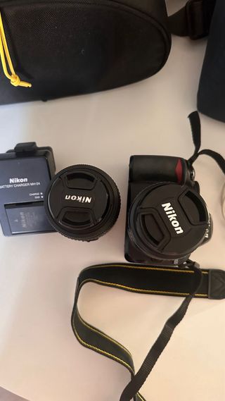 Nikon d3100 con dos lentes 