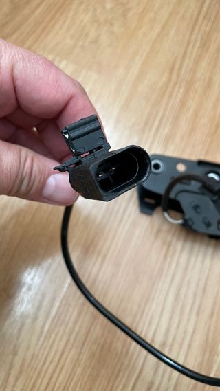 cerradura capo audi A4 8K