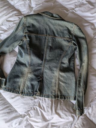 Chaqueta vaquera entallada