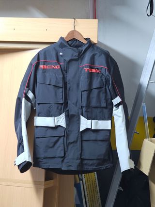 Dos chaquetas de moto