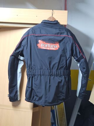 Dos chaquetas de moto
