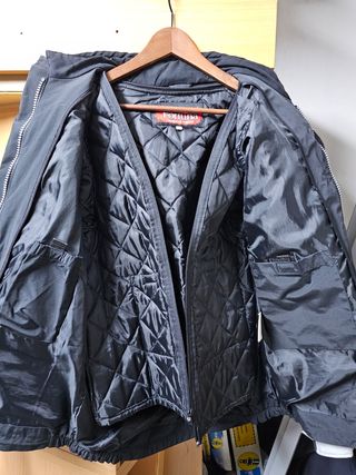 Dos chaquetas de moto