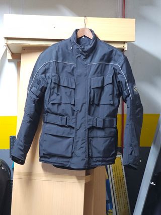 Dos chaquetas de moto