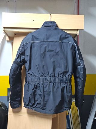 Dos chaquetas de moto