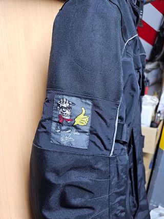 Dos chaquetas de moto