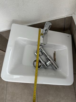 2 Lavabos nuevos con grifos y sifon