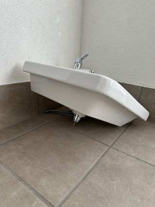 2 Lavabos nuevos con grifos y sifon