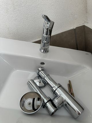 2 Lavabos nuevos con grifos y sifon