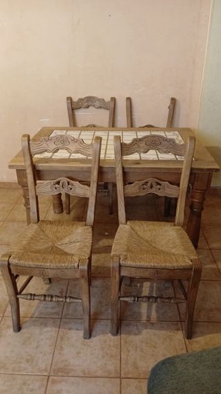 Mesa y sillas 