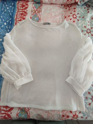 Camiseta Zara con mangas transparentes 