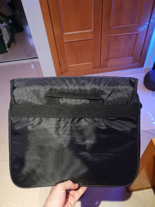 Maletin lacoste a estrenar