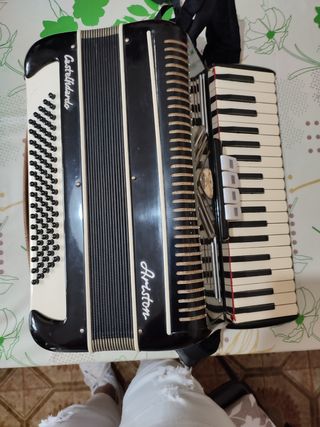 Fisarmonica 80 bassi ariston