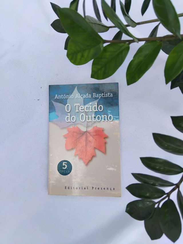 O Tecido Do Outono (Portuguese Edition)