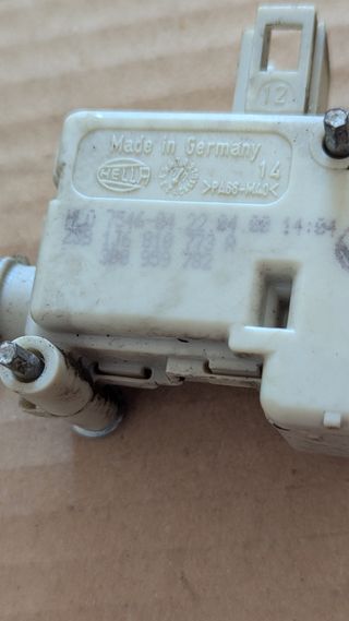 1J6810773A Attuatore serratura carburante VW Golf