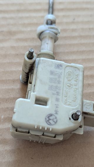 1J6810773A Attuatore serratura carburante VW Golf