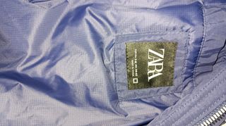 Chaleco ligero con gorro de Zara