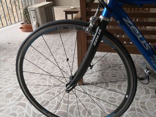 Bicicleta Zeus con horquilla de carbono