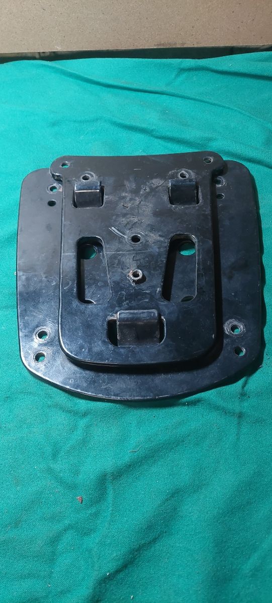 Piastra  baule piaggio