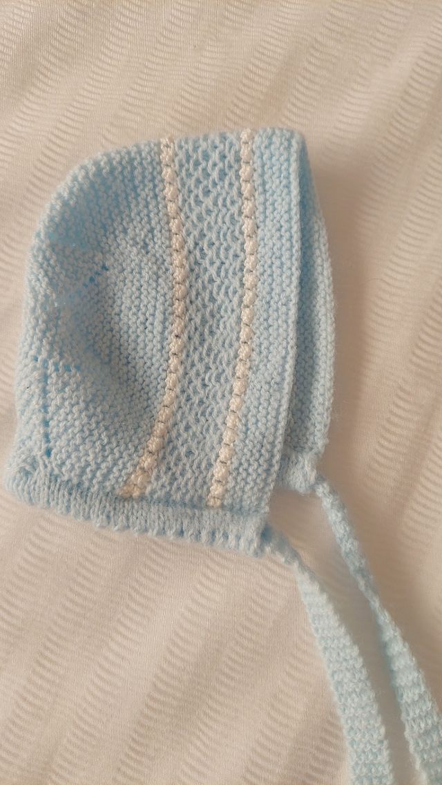 Conjunto de lana para recién nacido hecho a mano