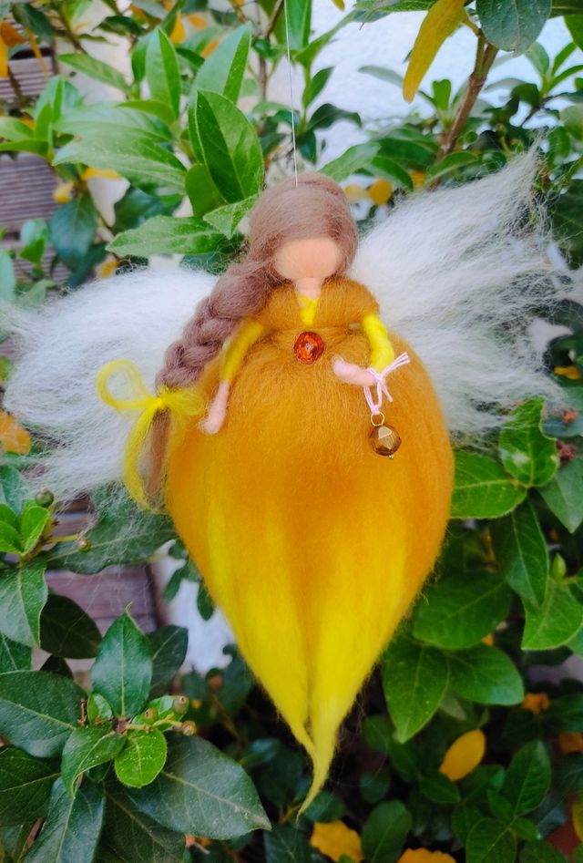 Fada Leo com pedra e pulseira