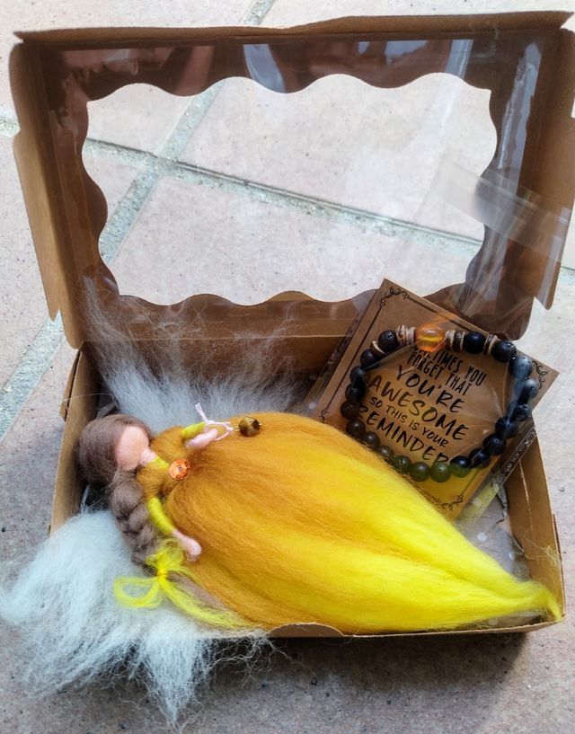 Fada Leo com pedra e pulseira