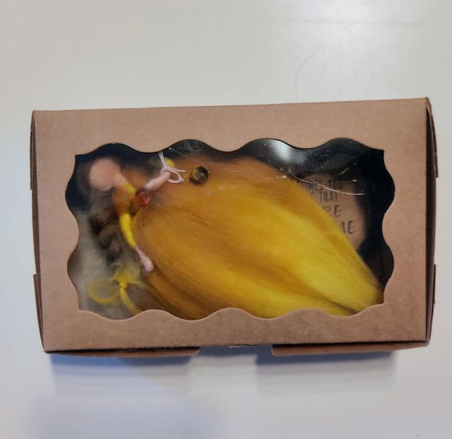 Fada Leo com pedra e pulseira